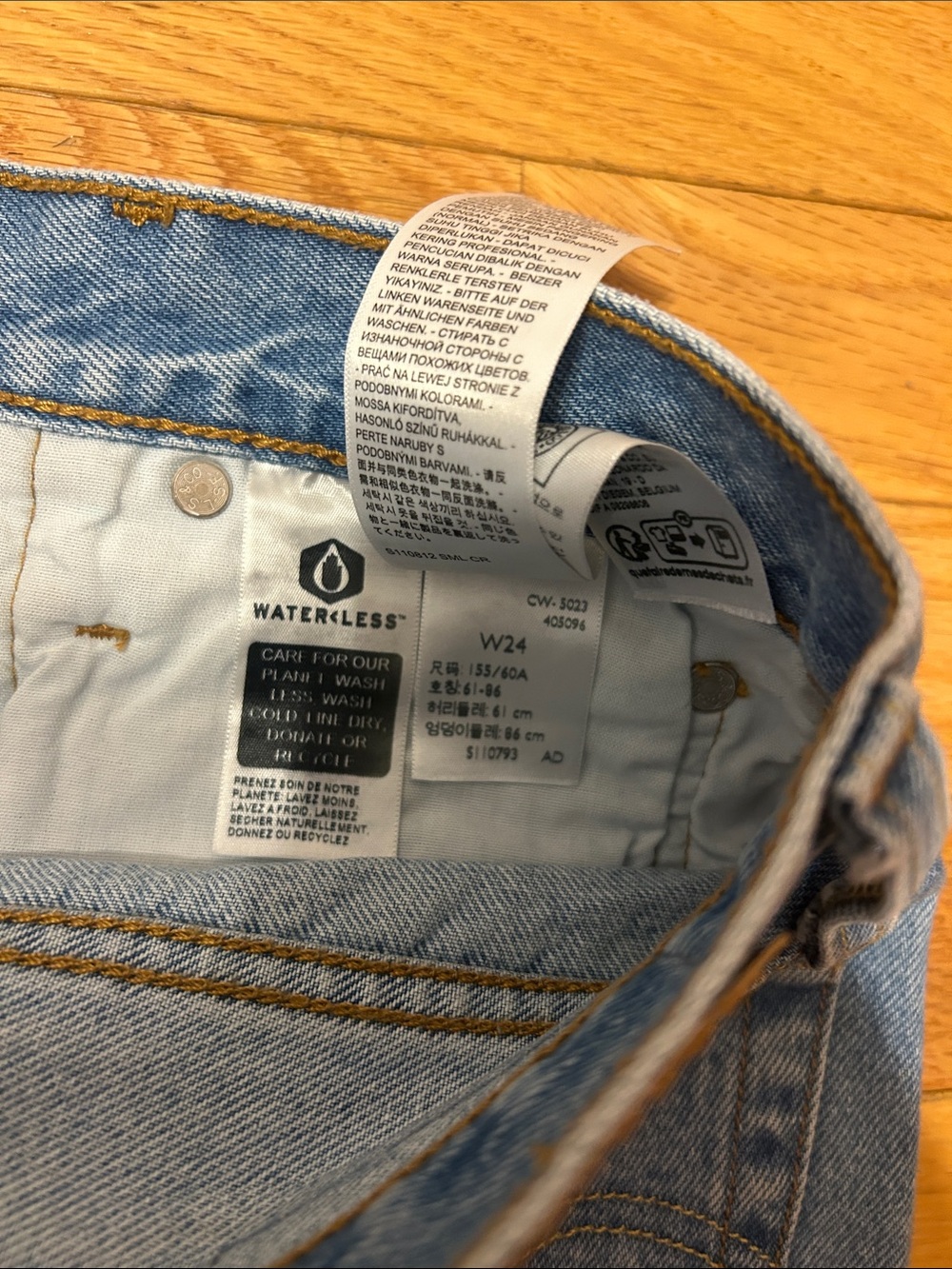 Levi’s 501 medium wash distressed denim shorts - Picture 5 of 5